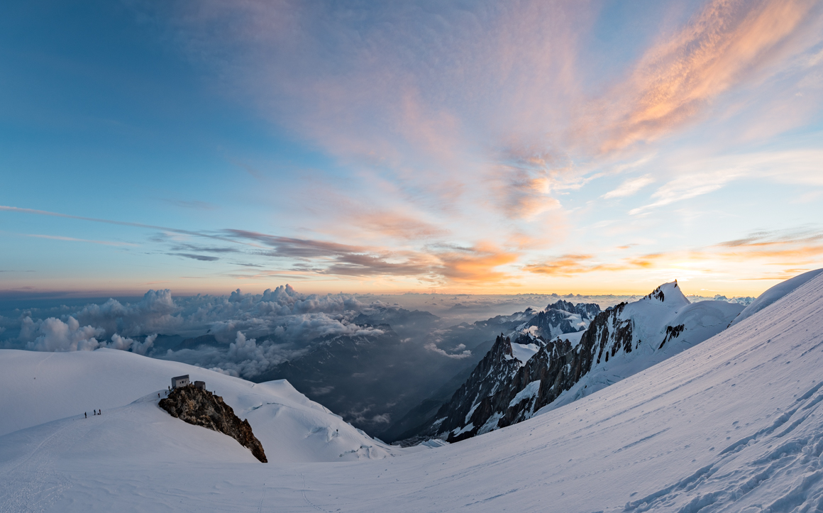 Wschód słońca pod masywem Mont Blanc