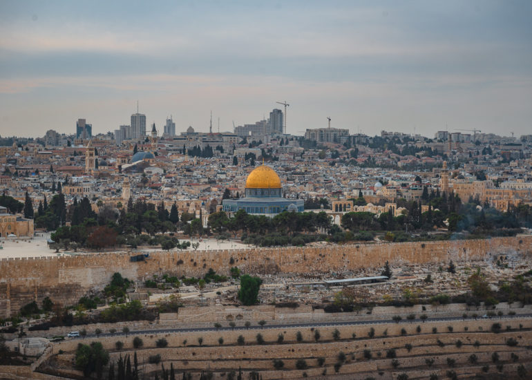 Jerozolima - widok na stare miasto ze Wzgórza Oliwnego.